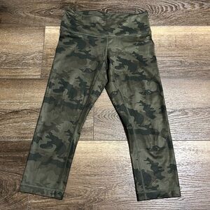 Lululemon size 6 crops
